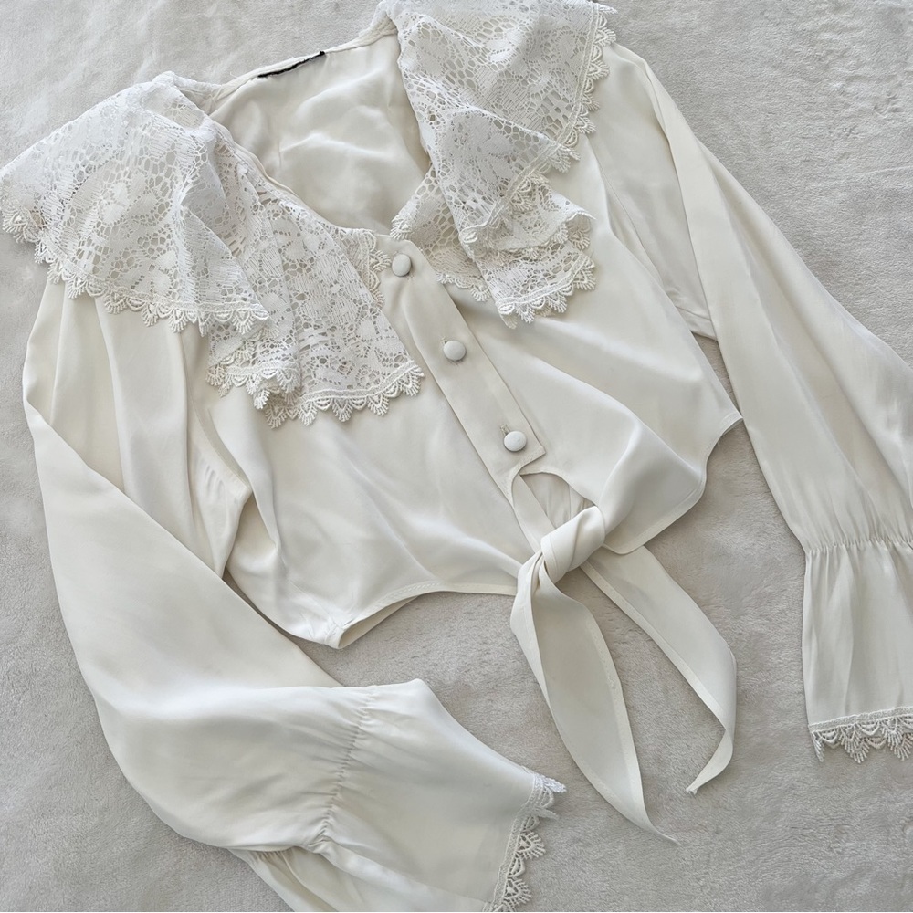 VINTAGE White Lace Cape Collar Cropped Tie Blouse